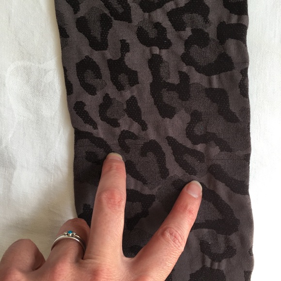 Valentina and Sophia Leopard Print Leggings, size small - Picture 9 of 11